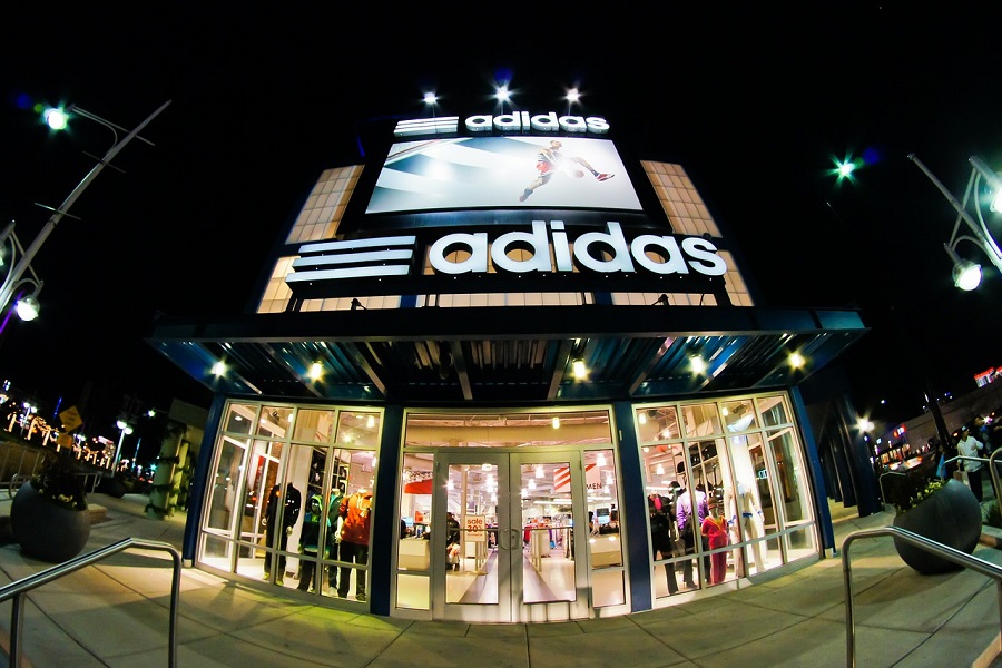 vestirse Democracia Destello Adidas abrirá una tienda en el nuevo centro comercial Oasiz Madrid -  América Retail